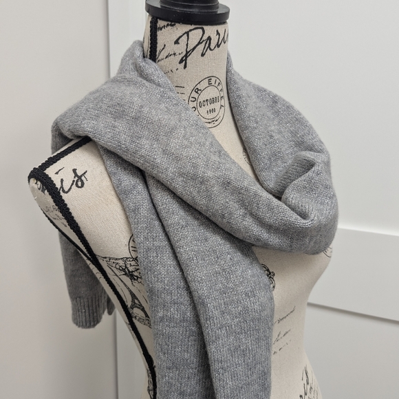 Dynamite sparkly grey knitted scarf - Picture 2 of 3